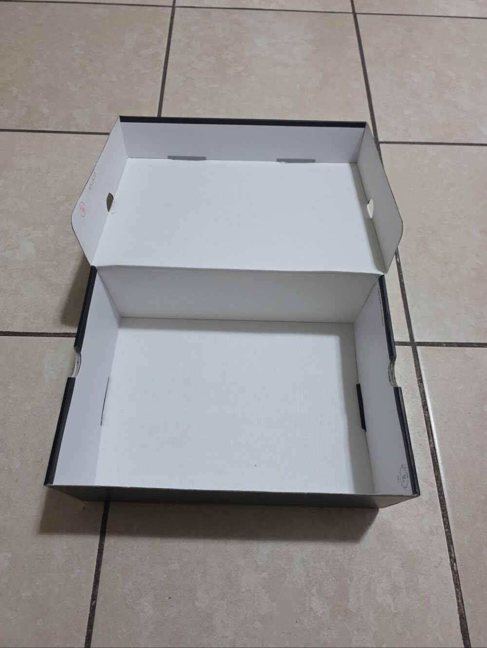 Empty Shoe Box - Picture 6 of 6